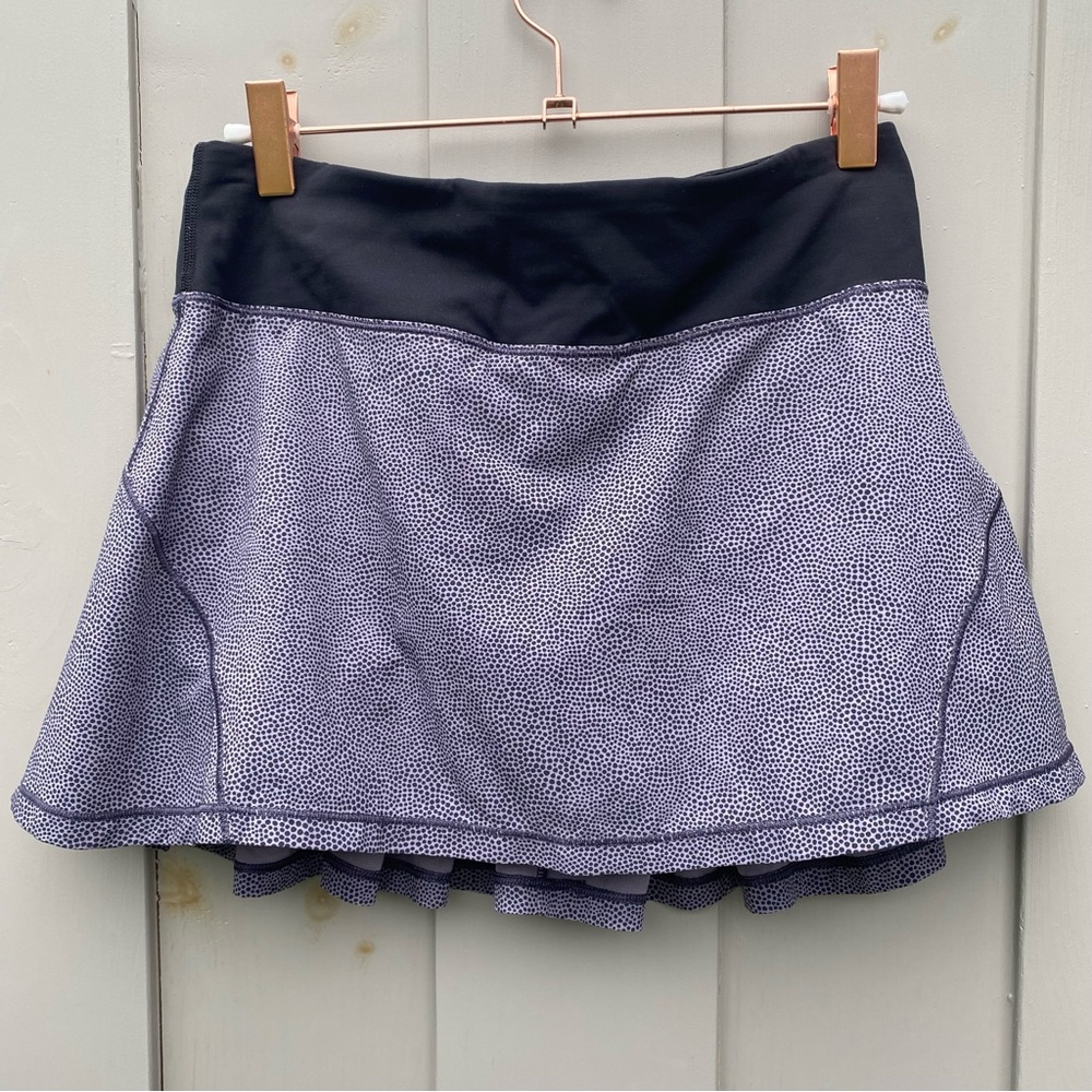 Lululemon skirt with shorts underneath size 4 on excellent condition